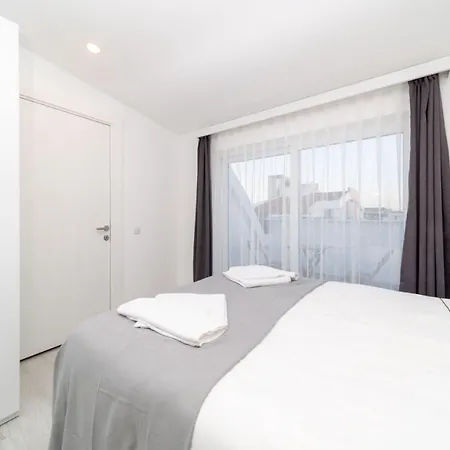 Central Flat With Terrace And View In Muratpasa Apartment